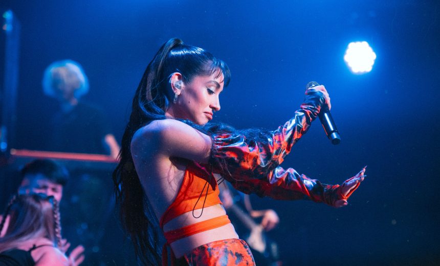 «La Nena de Argentina», como definen a la sensacional María Becerra, aterriza en enero en una playa marplatense, en una noche que promete ser una verdadera fiesta para toda la familia, para realizar un concierto exclusivo en el marco del Festival AtPARK