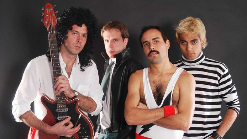 Dios Salve A La Reina, la banda argentina que mejor  tributa a Queen y fue elegida para promocionar el film oficial «Bohemian Rhapsody»: «Fue bastante increíble para nosotros saber que ellos nos conocen, y partiendo de ese punto, ¿qué más puedo decir?», expresa Daniel Marcos, quien emula a Brian May en el rol de guitarrista