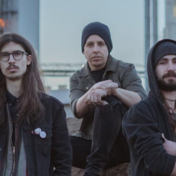 El power trío canadiense Bloody Monroe propone un rock potente y pesado en su último gran álbum titulado «Some like it heavy»