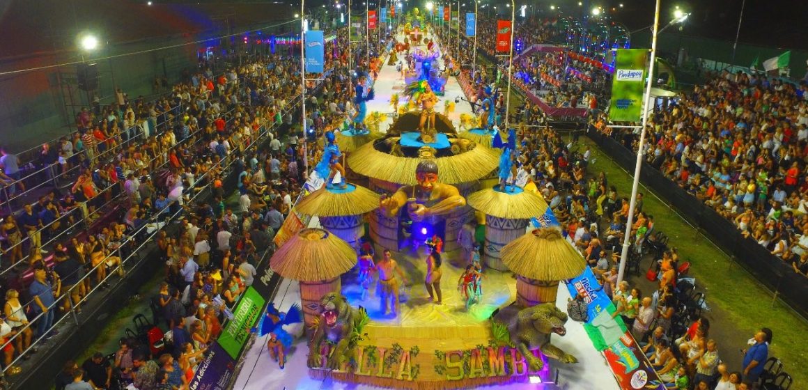 Hasta el 26 de febrero se lleva a cabo el afamado Carnaval de Concordia, en Entre Ríos: coloridas comparsas como Ráfaga, Emperatriz, Bella Samba e Imperio, entre otras, garantizan ritmo y brillo inigualables