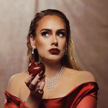 La brillante cantante Adele presenta el videoclip de «Oh My God», una de las joyas de su última placa titulada «30»