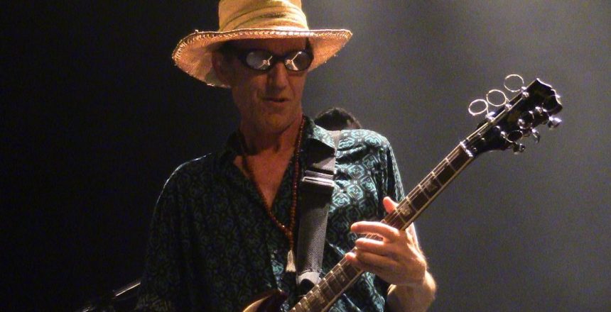 El cantante y excelso guitarrista Skay Beilinson desembarca en el Estadio Centenario de Quilmes en febrero próximo, con un concierto que promete ser inolvidable