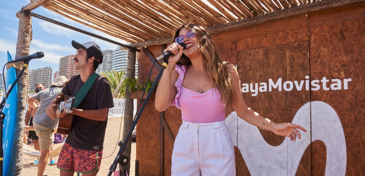 Con un show de Natalie Pérez, Movistar inauguró formalmente una nueva temporada de su parador en Playa Grande, Mar del Plata