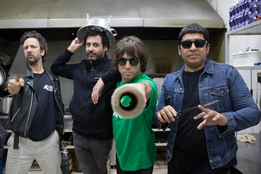El grupo argentino Turf sigue adelantando canciones de su próximo disco, esta vez se trata de «Gatitas y ratones»; además, anuncia fecha en en C.C. Konex para marzo