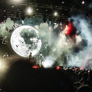 El fin de semana abrió sus puertas AtPARK, el festival de las noches del verano en Mar del Plata. Con una propuesta ecléctica e innovadora, numerosos asistentes disfrutaron de una verdadera fiesta frente al mar con  artistas como Jan Blomqvist, Guti, Tiago PZK y FMK, entre otros