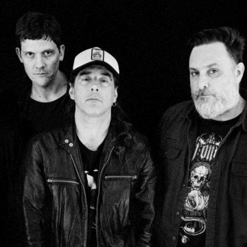 Tras 23 años, el grupo uruguayo Peyote Asesino, pionero de fusionar el rap con rock en habla hispana, edita un nuevo álbum cuyo nombre es «Serial», una novedad gratamente recibida en su país de origen