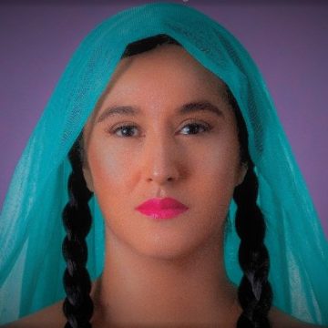 La artista trasandina La Chinganera lanza «Hija Natural», un disco en el que alude a una Chile multicultural; lo presentará con un concierto inédito: accesible para personas sordas