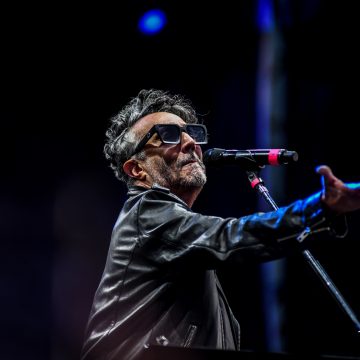 Después de dos años, el fin de semana pasado se realizó una nueva edición presencial de Cosquín Rock en el Valle de Punilla, Córdoba; más de 85 mil personas se reencontraron con el rock en dos jornada con artistas como Skay, Babasónicos, Fito Páez y Divididos entre tantos más