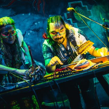 Desierto y Agua, el dúo argentino que fusiona folklore y electrónica: «Participar de festivales en pueblos nos acercó a comunidades místicas», confiesan