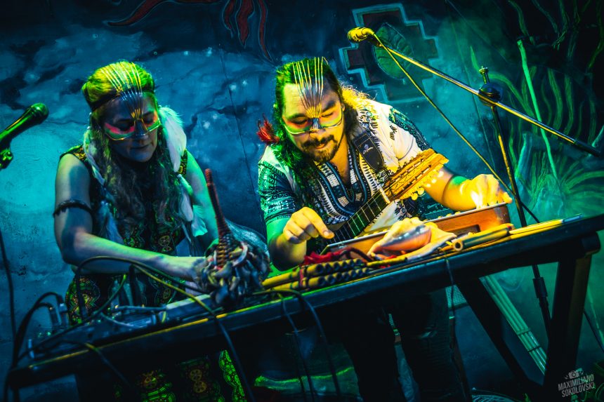 Desierto y Agua, el dúo argentino que fusiona folklore y electrónica: «Participar de festivales en pueblos nos acercó a comunidades místicas», confiesan