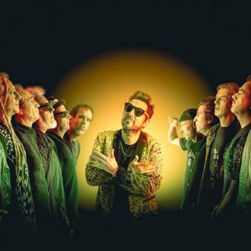 Los Auténticos Decadentes junto al grupo de música tropical Los Palmera para la versión de «Jurabas tú», originalmente canción de Los del Fuego