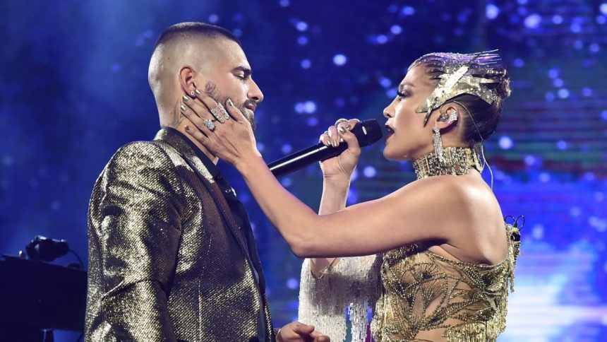 La súper estrella Jennifer Lopez y la gran revelación mundial Maluma, protagonistas de la nueva comedia romántica de Universal Pictures, «Marry Me», anuncian el lanzamiento de su muy anticipada banda sonora original