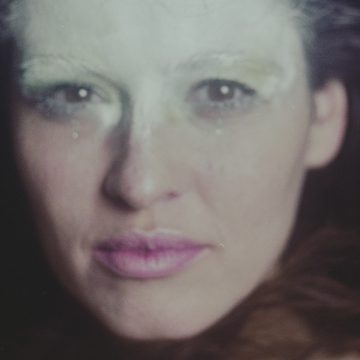 La reconocida cantautora española Silvia Pérez Cruz presentará su nuevo trabajo discográfico titulado «Farsa (género imposible)» en el Teatro Coliseo de Buenos Aires en el mes de marzo