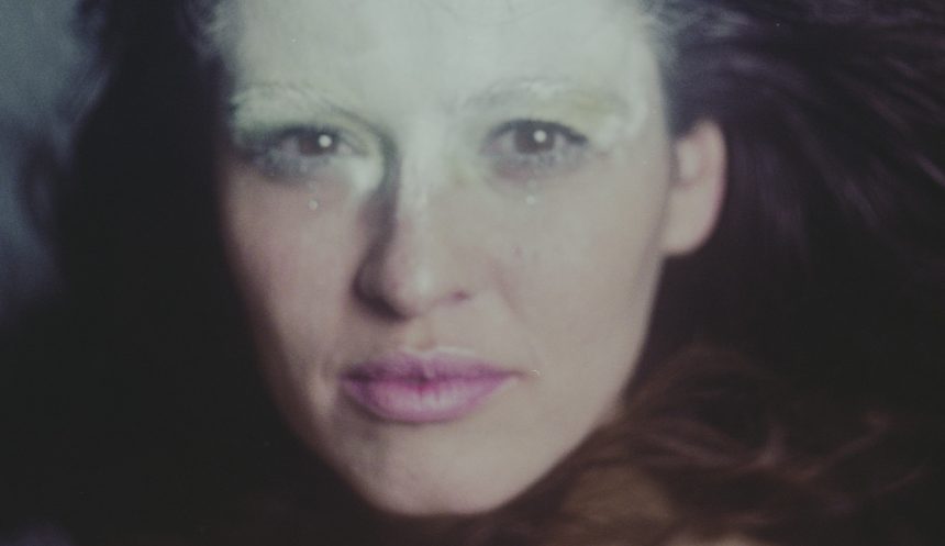 La reconocida cantautora española Silvia Pérez Cruz presentará su nuevo trabajo discográfico titulado «Farsa (género imposible)» en el Teatro Coliseo de Buenos Aires en el mes de marzo