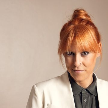 La cantautora Sés llega a Sudamérica con su álbum «Liberar as arterias», que incluye actitud punk, repertorio rockero, tradición gallega y cierta cadencia de la canción de autor latinoamericano