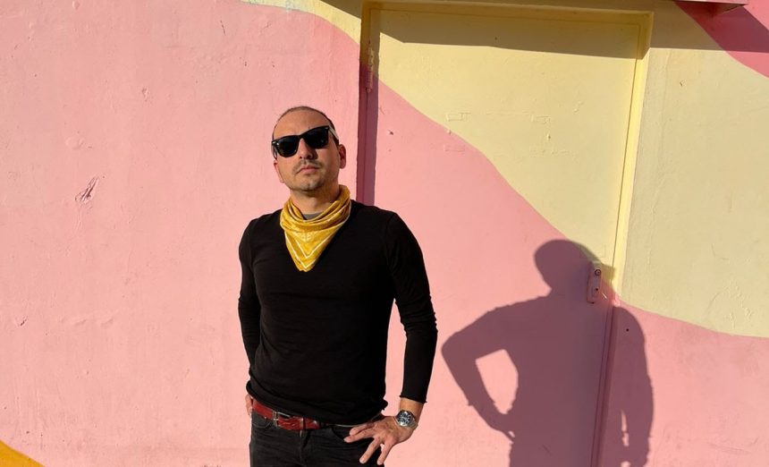 Ekhtronic es el proyecto del músico Héctor Tamburi, quien nació en Nueva York pero desde niño reside en Mendoza; tras un largo trayecto y discografía, el artista se presentará en La Tangente porteña: sonidos nómades en un mundo confinado