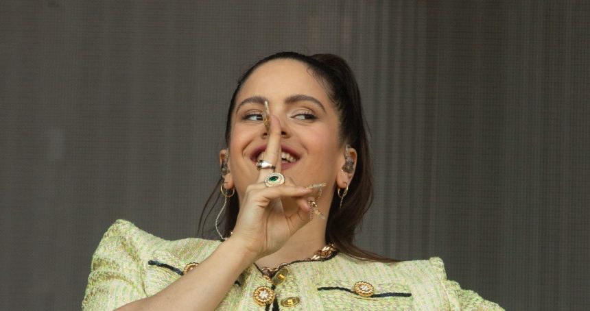 Luego del lanzamiento de su sensacional último trabajo discográfico «Motomami», la artista española Rosalía regresará al país en agosto para cantar en el Estadio Movistar Arena
