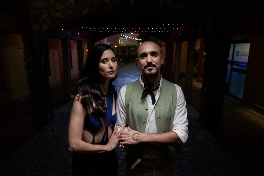 Abel Pintos comparte una nueva versión del single «Abrazándonos», pero en clave de bachata, junto a la reconocida artista chilena Francisca Valenzuela