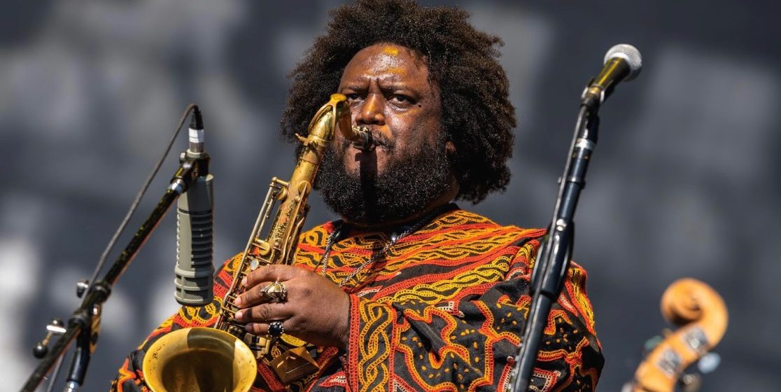 Luego de su última visita en Lollapalooza Argentina 2019, el multiinstrumentista estadounidense Kamasi Whashington regresará para presentarse en junio en el C Complejo Art Media