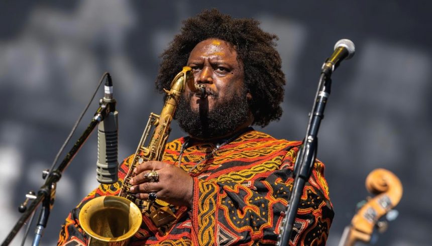 Luego de su última visita en Lollapalooza Argentina 2019, el multiinstrumentista estadounidense Kamasi Whashington regresará para presentarse en junio en el C Complejo Art Media