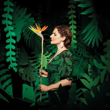 Marcela Arroyo, la cantante argentina que está radicada en Suiza, visita el país para recorrer la canciones de su nuevo álbum titulado «De Par en par»; la cita es en Circe Fábrica de Arte
