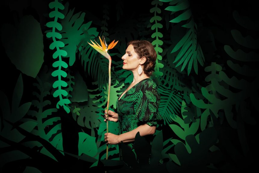 Marcela Arroyo, la cantante argentina que está radicada en Suiza, visita el país para recorrer la canciones de su nuevo álbum titulado «De Par en par»; la cita es en Circe Fábrica de Arte