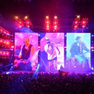 El grupo argentino Airbag llega al estadio de Argentinos Juniors, luego de una gira por diferentes ciudades del interior y exterior del país