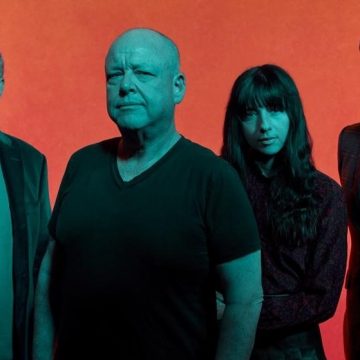 Pixies anuncia la publicación de «Doggerel», su nuevo disco que presentará en su visita a Argentina en el Primavera Sound Festival: «Esta vez hemos crecido. Ya no tenemos canciones de menos de dos minutos», expresa Joey Santiago, su guitarrista