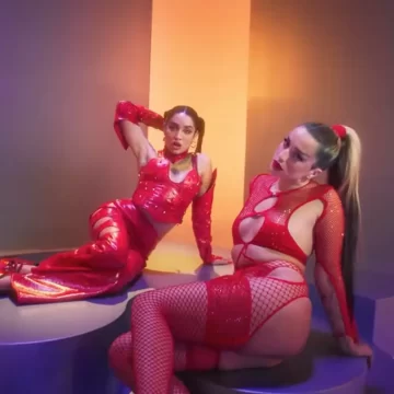 Lola Indigo sigue anticipando canciones de su inminente nuevo álbum; esta vez se trata de «Discoteka», junto a María Becerra