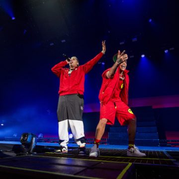 Kaleb Di Masi, cantante argentino de música urbana, hace historia en Milán junto a Sfera Ebbasta en su primera parada del «Turreo Místico World Tour» por Europa