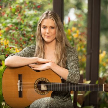 Katie James, artista colombiana de raíces irlandesas, llega por primera vez a Argentina para presentar su repertorio de canciones propias y versiones de música latinoamericana, tocará en Buenos Aires, La Plata y Mar del Plata