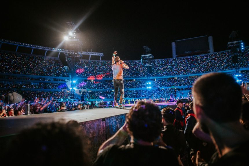 En el marco de su gira «Music of the Spheres World Tour», Coldplay está realizando la maratón de sus diez shows en Argentina: un espectáculo multisensorial