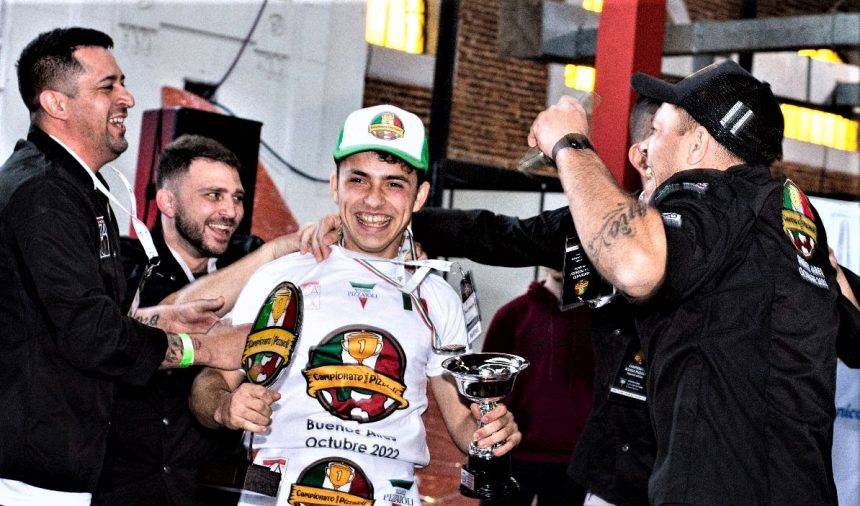 El joven Franco Monachesi se consagró como mejor pizzaiolo sudamericano en el marco del evento más importante de la pizza italiana en la región: Campionato Scuola Pizzaioli