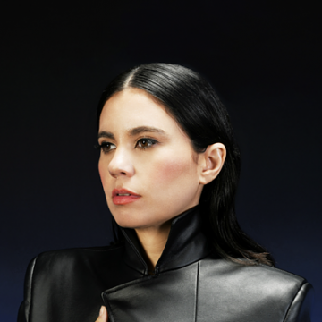 La chilena Javiera Mena habla de su nuevo trabajo, «Nocturna»: «Es un retorno a lo musical, a lo compositivo, a explorar nuevos instrumentos y formas de componer. En lo conceptual y emocional, me conecto con mi mujer actual, con mi independencia y expansión»