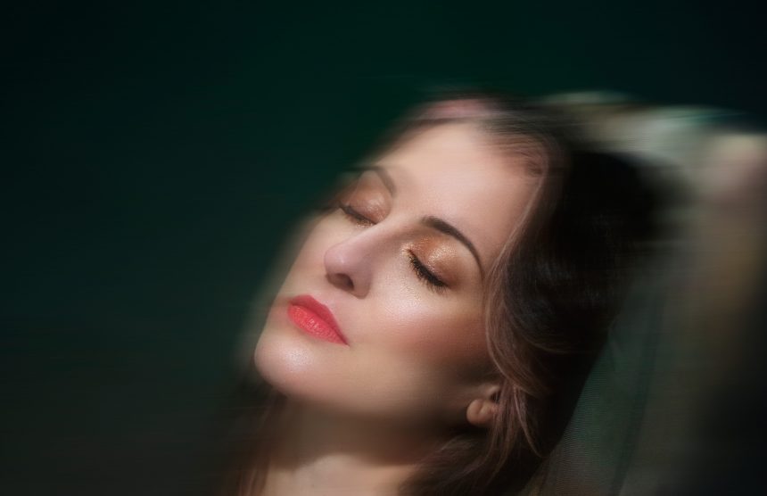 La cantante y coach vocal argentina Laura Ganzález se prepara para su concierto en el Espacio Morán, donde presentará su nuevo single titulado «El Goce»