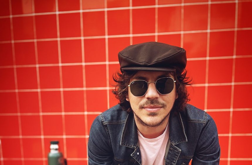 Lucho Milocco presenta su gran obra nueva «Tropifolk» que creó durante la pandemia; la cita es el próximo domingo en Vuela el Pez