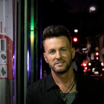 Axel junto a su piano: la razón de «Humano», su nueva canción que ya es hit
