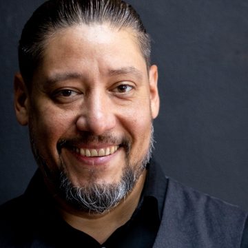 Entre el chamamé y la música barroca, el acordeonista del N.E.A., Alejandro Brittes, sorprende gratamente con su noveno álbum titulado «(L)ESTE»