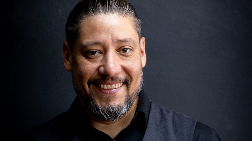 Entre el chamamé y la música barroca, el acordeonista del N.E.A., Alejandro Brittes, sorprende gratamente con su noveno álbum titulado «(L)ESTE»