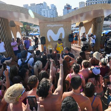 Movistar pisa fuerte en su playa exclusiva en Mar del Plata: inauguró 2023 con el trapero FMK y hubo celebrities