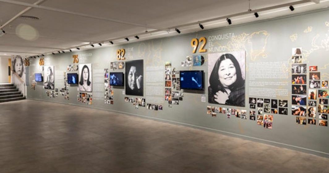 Muestra: «Mercedes Sosa: La voz de la tierra», una exhibición a cargo de la Fundación Mercedes Sosa, en el espacio que lleva su nombre, en el Centro Cultural Borges