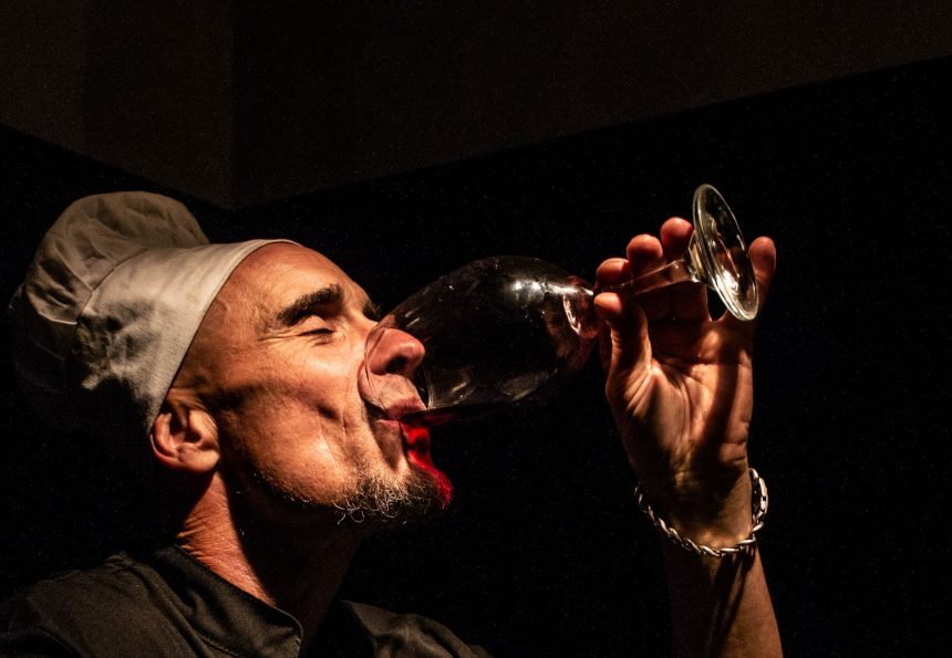 Kike López habla sobre «Prohibido», la nueva propuesta artística de T.S.O.: «Una bacanal sofista, donde el sexo, la muerte, la vida, lo prohibido, el amor, la comida se pone en escena»