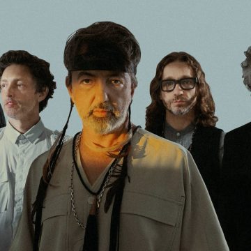 Siempre en la vanguardia, Babasónicos sigue experimentando artísticamente y conquistando públicos con su álbum «Trinchera»; el 11 tocan en Ciudad de México y su nuevo corte de difusión es «Mimos son mimos»