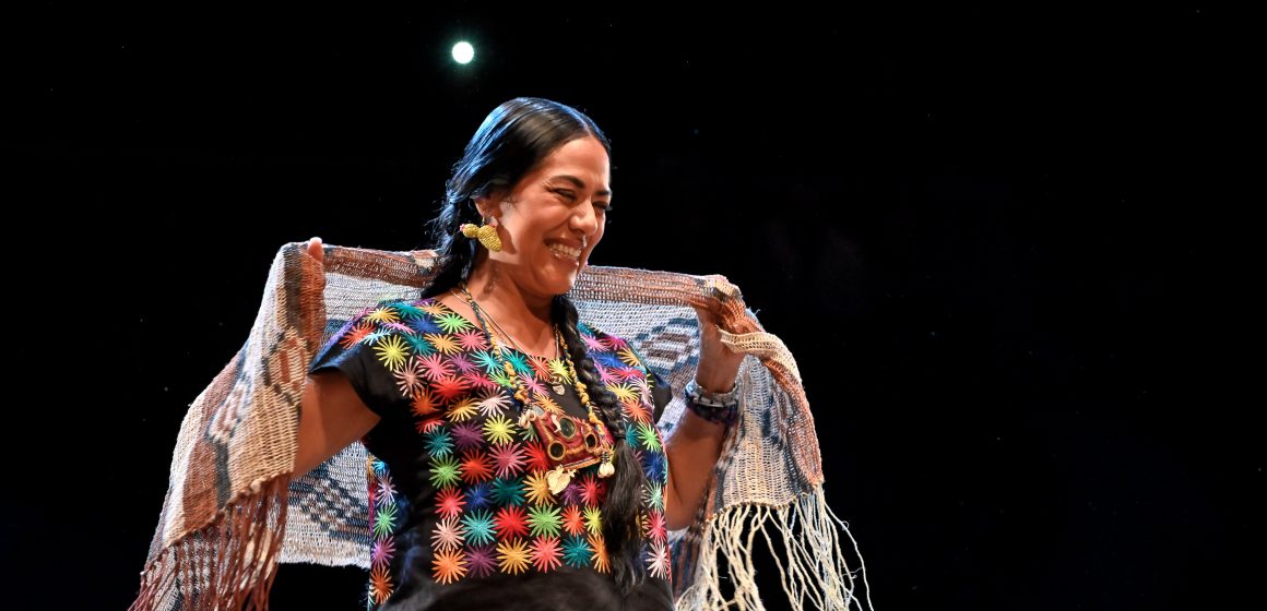 Lila Downs, en el C.C.K., sobre el rescate de lo ancestral: «Ahora por suerte ha cambiado esta discriminación hacia los idiomas originarios porque en mi tierra escuchás más el mixteco, el chinanteco, el chatino, el zapoteco»