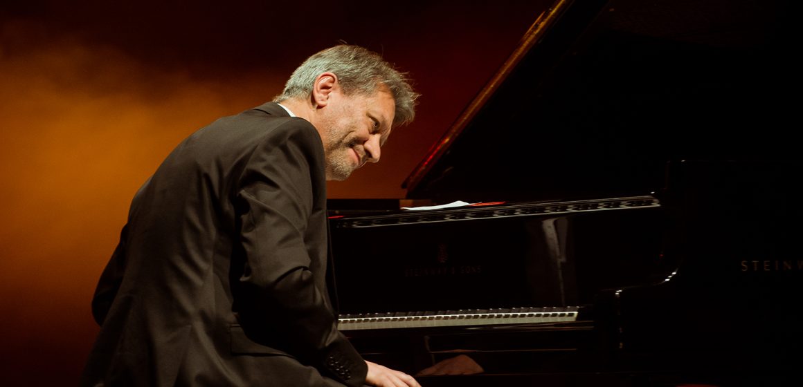 El gran compositor argentino Julio Mazziotti, antes de su concierto para piano en el Hall Center de la Paz: «Las mías son composiciones inspiradas en el amor, la tristeza, la esperanza, los recuerdos, la alegría y la reflexión»