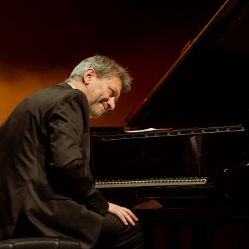 El gran compositor argentino Julio Mazziotti, antes de su concierto para piano en el Hall Center de la Paz: «Las mías son composiciones inspiradas en el amor, la tristeza, la esperanza, los recuerdos, la alegría y la reflexión»