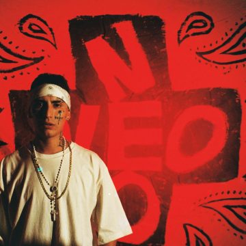 Neo Pistea, referente de la música urbana, habla sobre su nuevo álbum, «NEO»: «Las canciones se fueron armando desde los instrumentos, de la mano del beat. Este disco, a diferencia de ‘Punkdemia’, tiene menos recursos del trap, y más elementos de otros géneros»