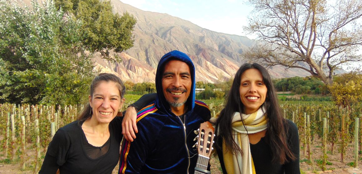 Ser del Tiempo y sus nuevos paisajes sonoros a través de las canciones: «Nuestras tradiciones nos acercan en lo creativo, a  reconocer el  equilibrio y  la armonía que sostiene la vida, en estos tiempos de luz y de sombras, de amor y de guerra»; expresa el cantante Sergio Díaz