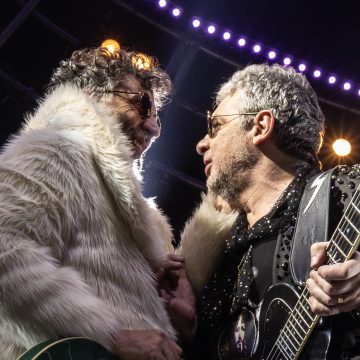 Juanse y la reversión de «Sigue girando» junto a Fito Páez y Fabiana Cantilo: un testimonio del festejo por sus 60 años, en el Luna Park