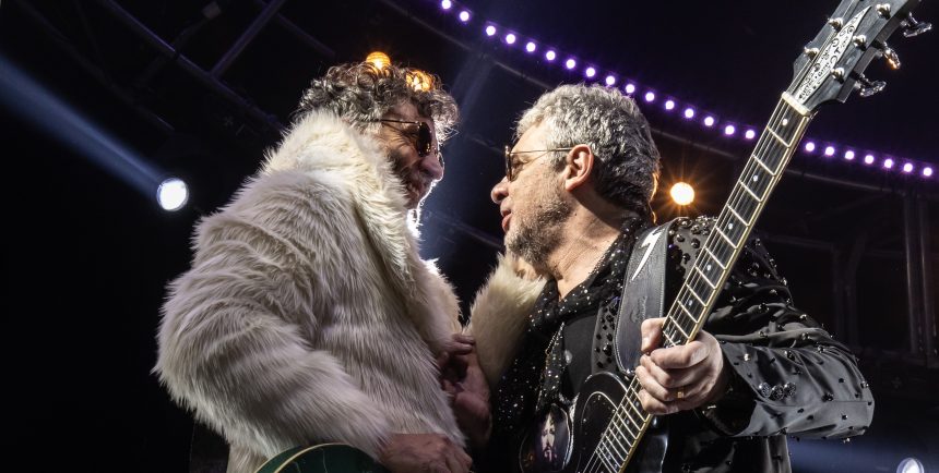 Juanse y la reversión de «Sigue girando» junto a Fito Páez y Fabiana Cantilo: un testimonio del festejo por sus 60 años, en el Luna Park